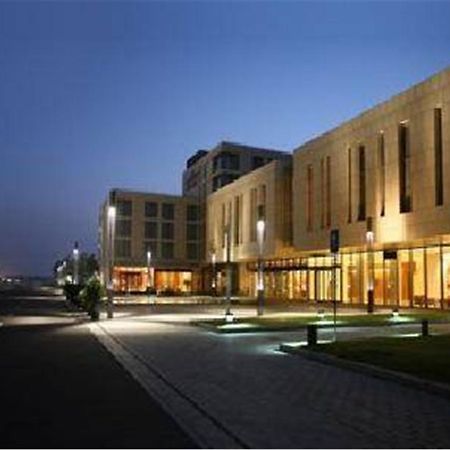 Howard Johnson Plaza Lingang Shanghai Хайнань Экстерьер фото